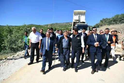 Tunceli’de köy yolları sıcak asfalta tanışıyor

