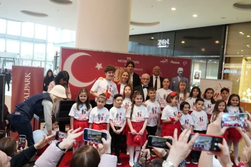 T&uuml;p bebekle d&uuml;nyaya gelen &ccedil;ocuklardan 23 Nisan konseri
