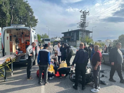 Tur aracıyla motosiklet çarpıştı: 1 yaralı
