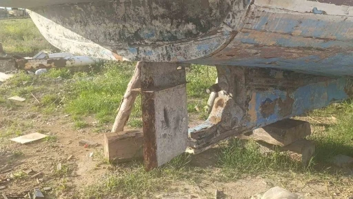 Tur teknesinin pervanesini spiral makinesiyle keserek çaldı
