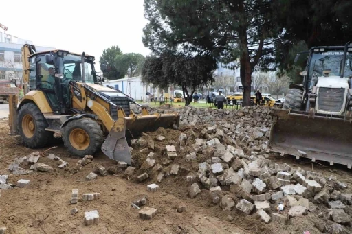 Turgutlu Belediyesi Fen İşleri ekiplerinden eş zamanlı &ccedil;alışma
