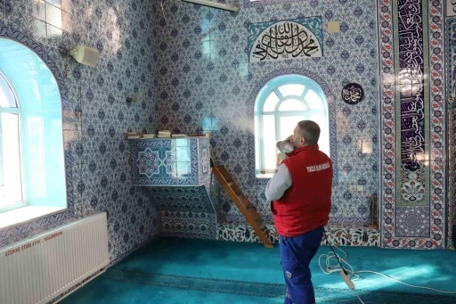 Turgutlu’da camiler gül koktu
