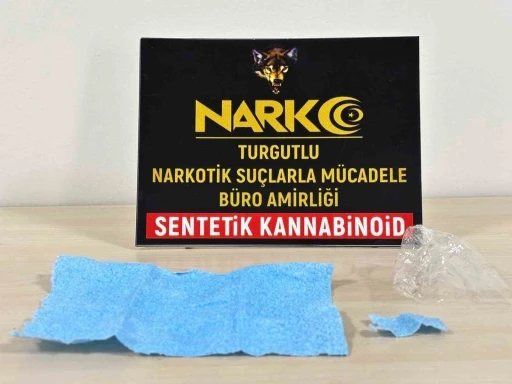 Turgutlu&rsquo;da emniyetin sokak &ccedil;alışmalarında 2 torbacı yakalandı

