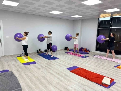 Turgutlu&rsquo;da kadınlar spora ritmiyle g&uuml;&ccedil; katıyor

