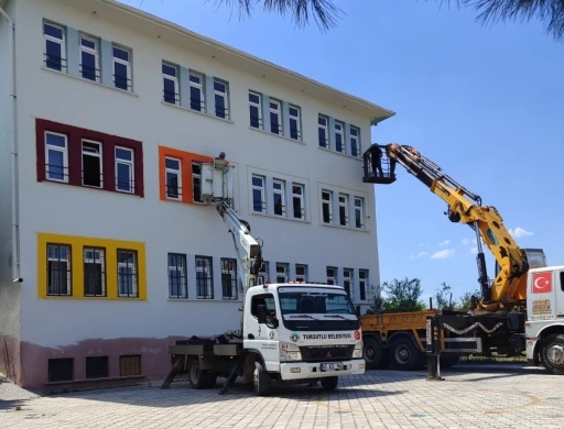 Turgutlu&rsquo;da okullar ve parklar yeni d&ouml;neme hazırlanıyor
