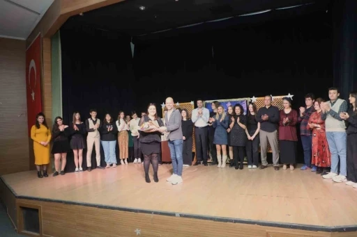 Turgutlu’da sahnelenen ‘Yakından kumanda 2’ yoğun ilgi gördü
