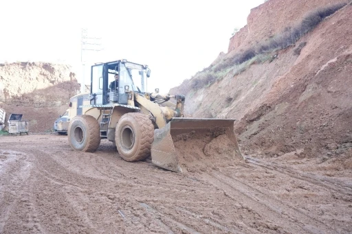 Turgutlu&rsquo;da şiddetli yağış toprak kaymasına neden oldu
