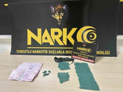 Turgutlu&rsquo;da uyuşturucu operasyonu: 3 ş&uuml;pheli tutuklandı
