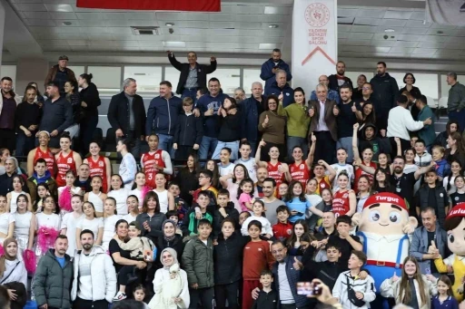 Turgutlulu taraftarlardan 95 desibellik m&uuml;thiş destek
