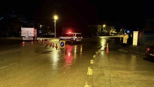 Turhal&rsquo;da taşkın riskine karşı bazı cadde ve sokaklar ara&ccedil; trafiğine kapatıldı
