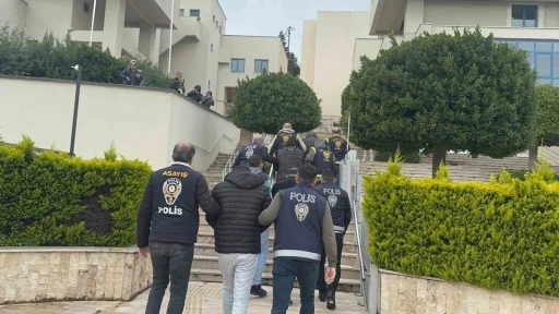 Turistleri hedef alan dolandırıcılık ş&uuml;phelileri tutuklandı
