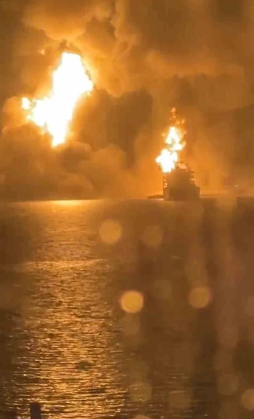 Türk denizciler Kızıldeniz’de bombardımanın ortasında kaldı
