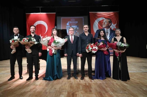 T&uuml;rk Devletleri Piyanistleri Konseri&rsquo;nde piyano resitali
