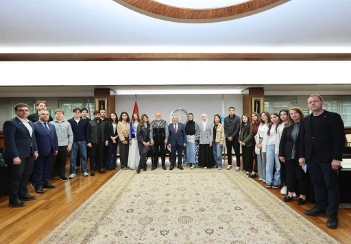 T&uuml;rk D&uuml;nyası gen&ccedil;leri, K&uuml;lt&uuml;r Başkenti Kayseri&rsquo;de Başkan B&uuml;y&uuml;kkılı&ccedil;&rsquo;ı ziyaret etti

