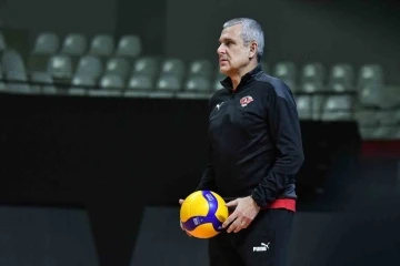 Türk Hava Yolları, başantrenör Ze Roberto ile sözleşme yeniledi
