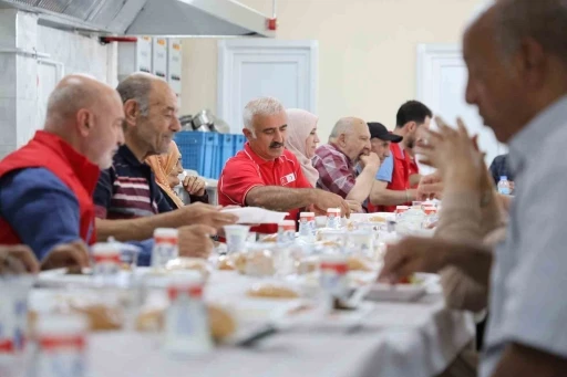 T&uuml;rk Kızılay&rsquo;dan huzurevi sakinlerine anlamlı ağırlama
