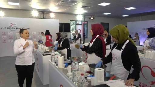 T&uuml;rk Kızılay&rsquo;ın "iyilikle pişen hayatlar&rsquo; at&ouml;lyesi Bursa&rsquo;da kadınlarla buluştu
