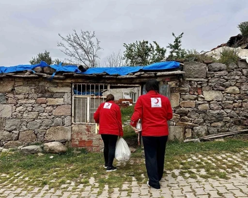 T&uuml;rk Kızılay Manisa, 3 mahallede gıda kolisi dağıttı
