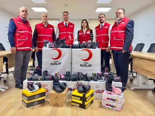 Türk Kızılay Manisa’dan kışlık ayakkabı kampanyası

