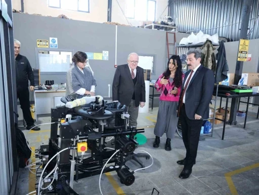 T&uuml;rk m&uuml;hendislerden &ccedil;ocuklar i&ccedil;in mobil y&uuml;r&uuml;me robotu
