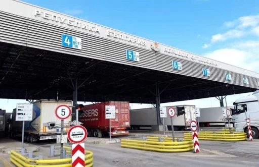 T&uuml;rk tır şof&ouml;rlerinden "&ccedil;orba parası" adı altında r&uuml;şvet alan g&ouml;revlilerin cezası kesinleşti
