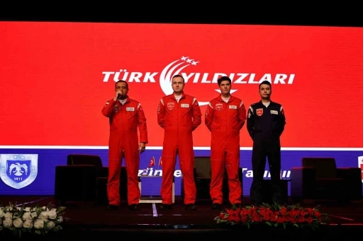 T&uuml;rk Yıldızları, gen&ccedil;lere tecr&uuml;belerini anlattı
