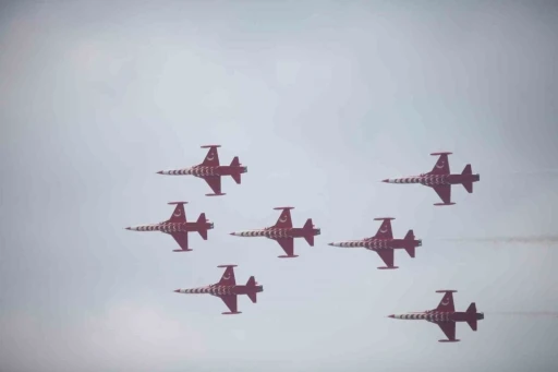 T&uuml;rk Yıldızları Konya&rsquo;da nefes kesti
