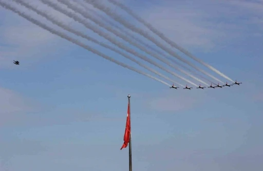 T&uuml;rk Yıldızları ve SOLOT&Uuml;RK&rsquo;ten Samsun semalarında nefes kesen g&ouml;steri
