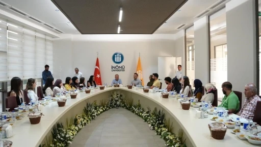 T&uuml;rk&ccedil;e Yaz Okulu d&uuml;zenlenen kapanış yemeğiyle sona erdi
