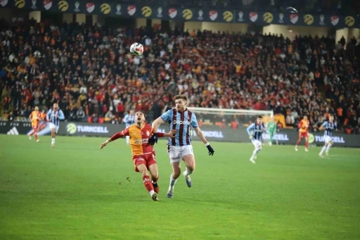 Turkcell S&uuml;per Kupa: Galatasaray: 2 - Trabzonspor: 0 (İlk yarı)
