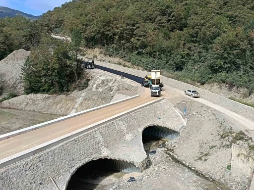 Türkeli’de Oymayaka-Sarmaşık grup yolunda asfaltlama tamamlandı
