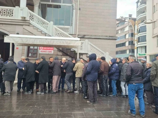 T&uuml;rkeli&rsquo;de umre yolcuları dualarla uğurlandı
