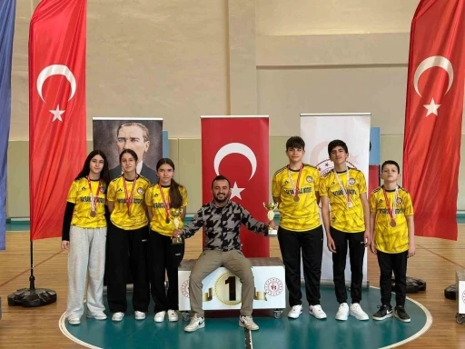 T&uuml;rkeli, ilden 4 kupa ve 13 madalya ile d&ouml;nd&uuml;
