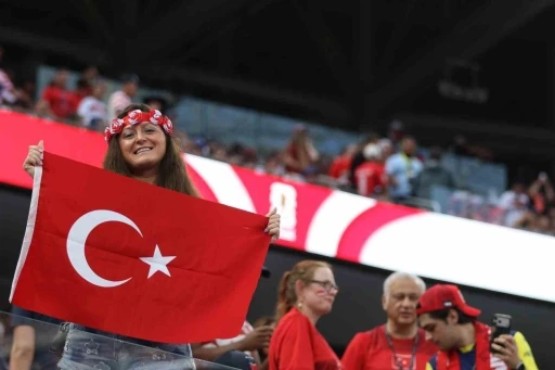 T&uuml;rkiye - ABD ma&ccedil;ını stadyumda 70 bin 492 taraftar takip etti
