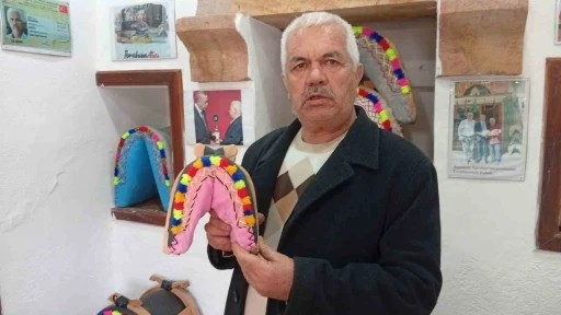 T&uuml;rkiye&rsquo;de azalan eşek sayısına &ouml;d&uuml;ll&uuml; semerciden yorum: "Ne semer yapacak eşek kaldı ne de usta"
