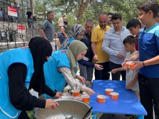 Türkiye Diyanet Vakfı Erzurum Kadın Kolları’ndan aşure İkramı
