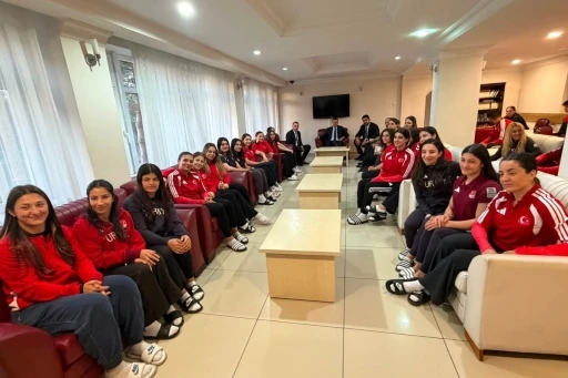 T&uuml;rkiye G&uuml;reş Federasyonu Başkanı Taha Akg&uuml;l Niğde&rsquo;de
