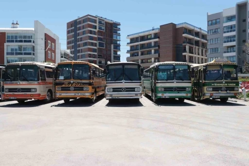T&uuml;rkiye&rsquo;nin d&ouml;rt bir yanından gelen klasik otob&uuml;sler Eskişehir&rsquo;de buluştu
