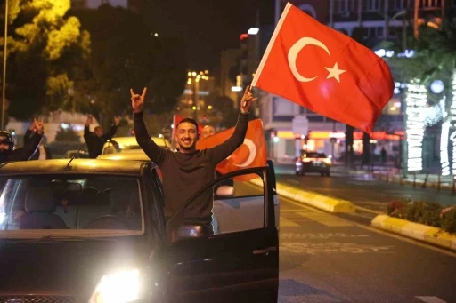 T&uuml;rkiye&rsquo;nin D&uuml;nya Kupası&rsquo;na katılması, Aydın&rsquo;da konvoyla kutlandı
