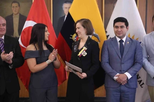 T&uuml;rkiye&rsquo;nin Ekvador B&uuml;y&uuml;kel&ccedil;isi Yal&ccedil;ın&rsquo;a onur nişanı
