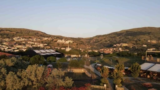 T&uuml;rkiye&rsquo;nin en b&uuml;y&uuml;k adası G&ouml;k&ccedil;eada&rsquo;da sezonu a&ccedil;tı, misafirlerini bekliyor
