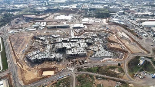 T&uuml;rkiye&rsquo;nin en b&uuml;y&uuml;k şehir hastanesi Sancaktepe&rsquo;de y&uuml;kseliyor
