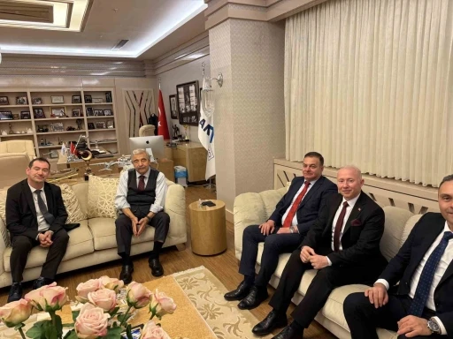 T&uuml;rkiye&rsquo;nin ilk serebral palsili uzay m&uuml;hendisi Karakaş, Konukoğlu&rsquo;nu ziyaret etti
