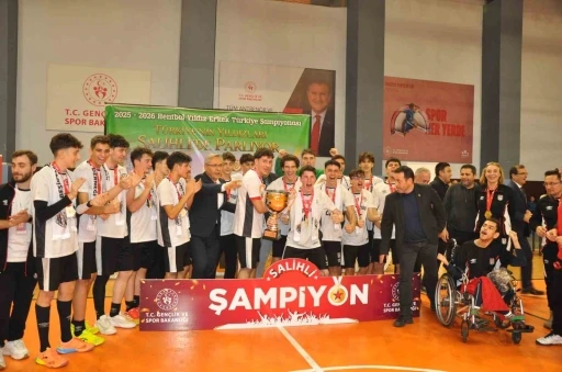 T&uuml;rkiye&rsquo;nin Yıldızları Salihli&rsquo;de parladı: Hentbolda şampiyon Beşiktaş!
