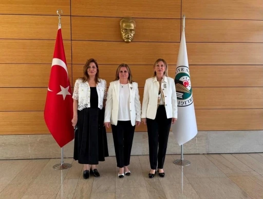 T&uuml;rkiye Noterler Birliği Başkanı se&ccedil;ilen Fulya Uysal G&uuml;ler g&ouml;reve başladı
