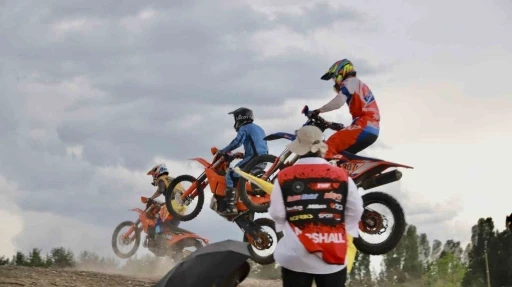 T&uuml;rkiye sınırları i&ccedil;indeki en y&uuml;ksek rakımlı enduro yarışı Ağrı&rsquo;da start aldı
