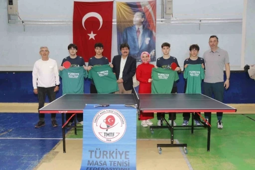 T&uuml;rkiye &uuml;&ccedil;&uuml;nc&uuml;s&uuml; Menteşe Anadolu Lisesine federasyondan tenis masası
