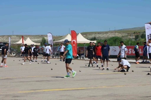 T&uuml;rkiye &Uuml;mitler ve B&uuml;y&uuml;kler Bocce Volo Şampiyonası Nevşehir&rsquo;de başladı
