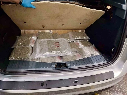 T&uuml;rkiye&rsquo;ye sokulmak istenen 31 kilo esrar sınırda ele ge&ccedil;irildi
