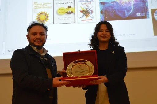 T&uuml;rkiye Y&uuml;zyılında Aile Masaya Yatırıldı